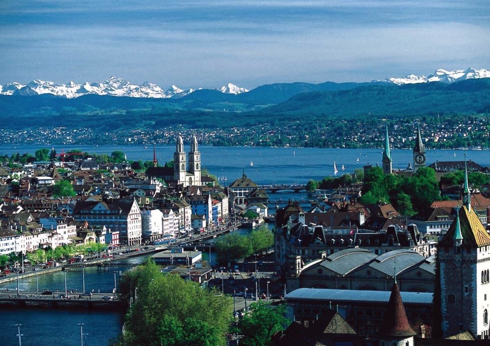Zürich-city-center-lake-limmat-river-panorama-view-switzerland-alps-snow-permafrost-hills